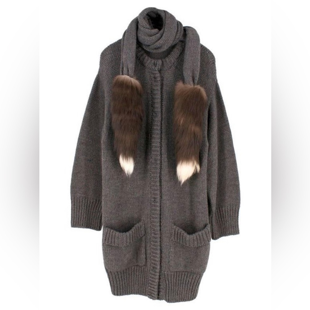 Dolce & Gabbana Grey Wool &
Alpaca Fox Tail Trim
Cardigan Super Soft Sweater NEW